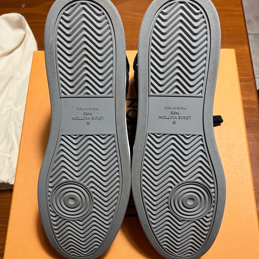 Louis Vuitton RIVOLI SNEAKER BOOT size 12 - Picture 2 of 3